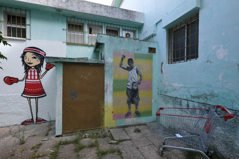 Alley between Maria Carlota and Maria Margarida Streets