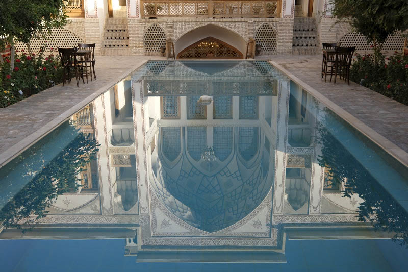 Kashan, Mahinestan Raheb Hotel