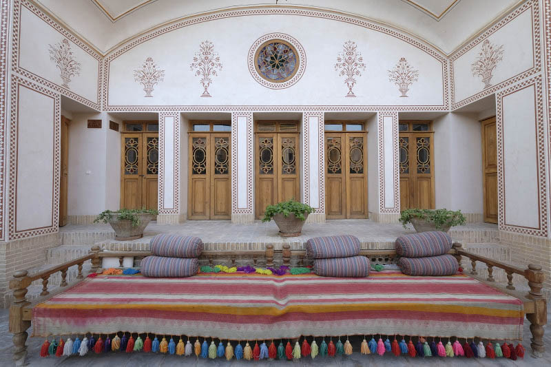 Kashan, Mahinestan Raheb Hotel