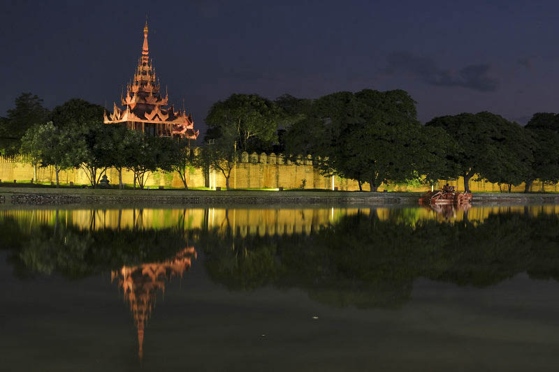 Mandalay, Moat and Fortress Walls