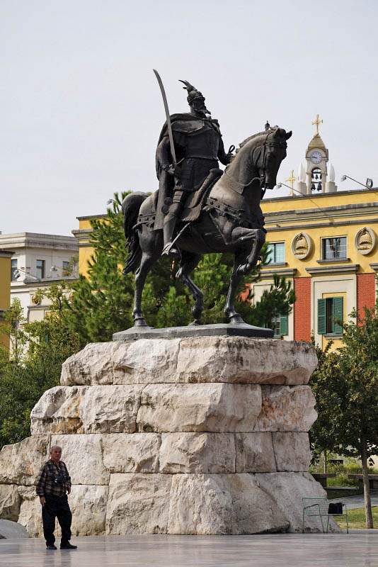 Tirana, Skanderbeg Square