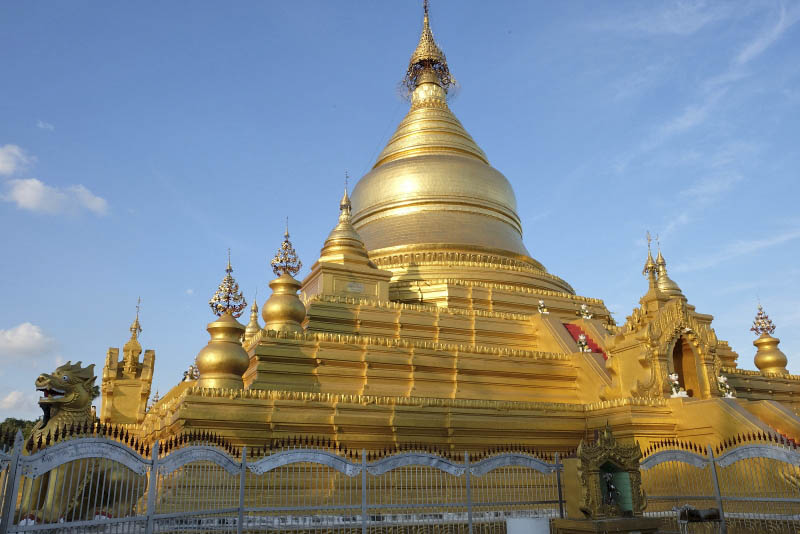 Mandalay, Kuthodaw Pagoda