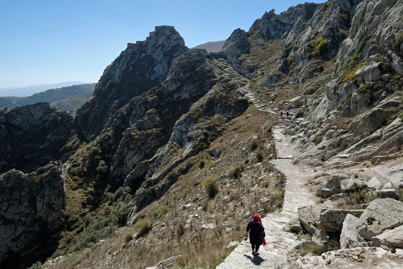 Trail to Babak Castle