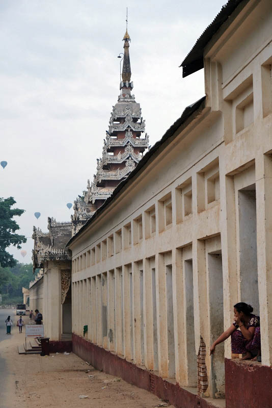 Bagan, Shwezigon Pagoda Street