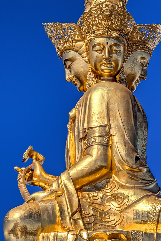 Ten-faced Puxian Stupa 峨眉山金頂的普賢菩薩像
