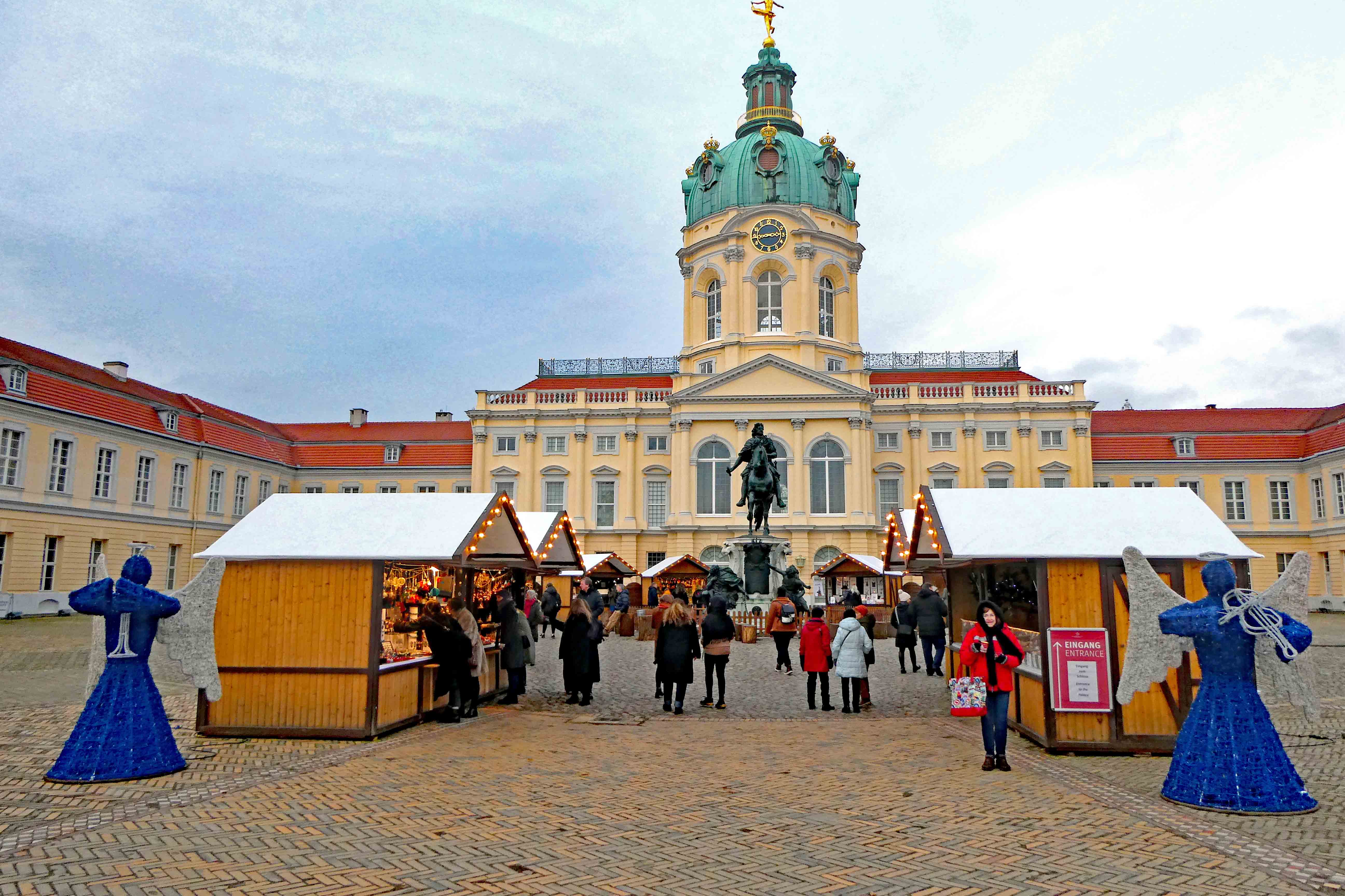 Small Christmas Market inside the gates of Charlottenburg Palace