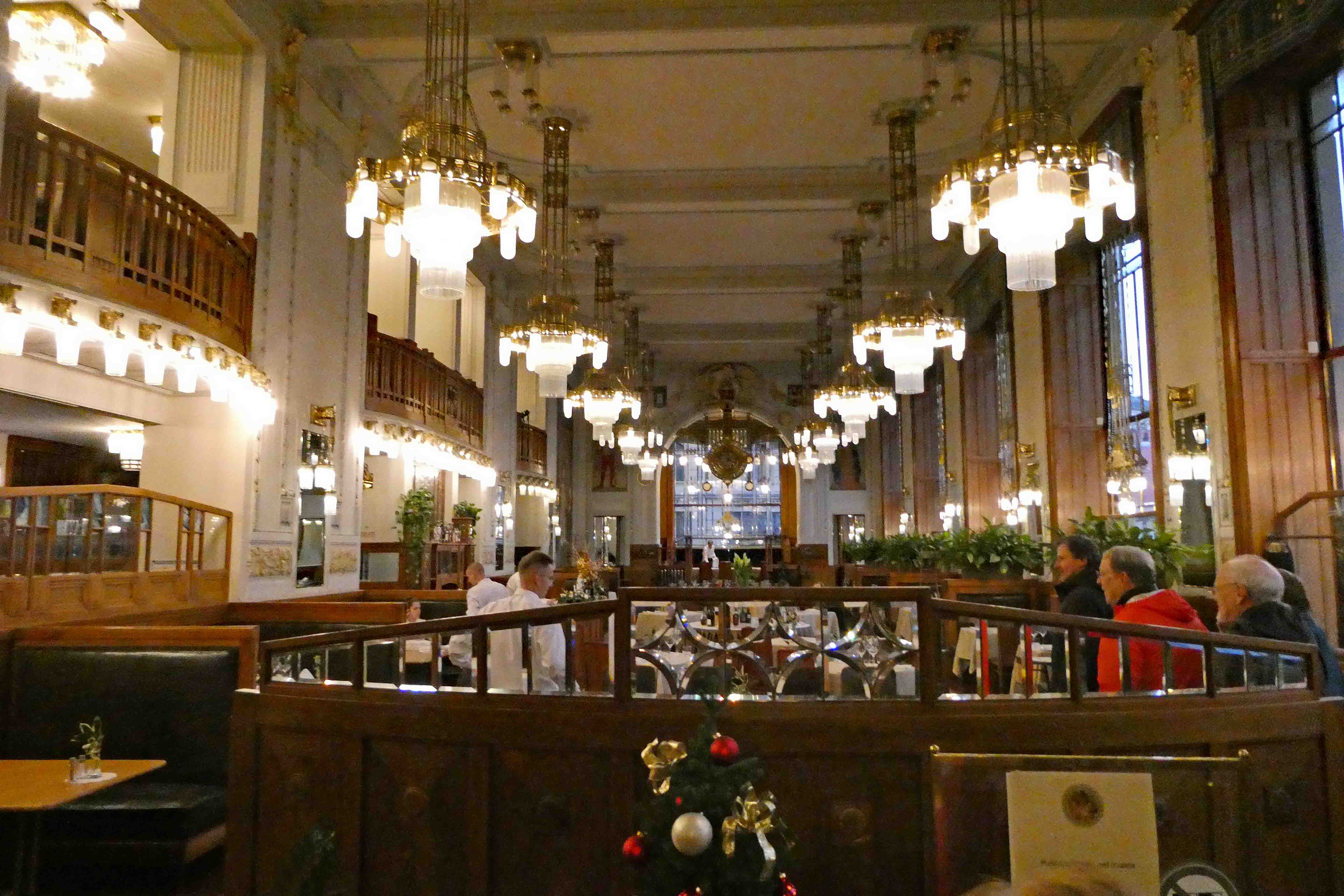 Kavarna Obecni dum in the Prague Municipal House is mentioned in Famous and Interesting Prague Cafes