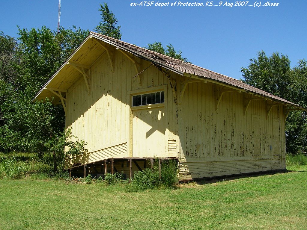 ex-ATSF depot of Protection, KS 003.jpg