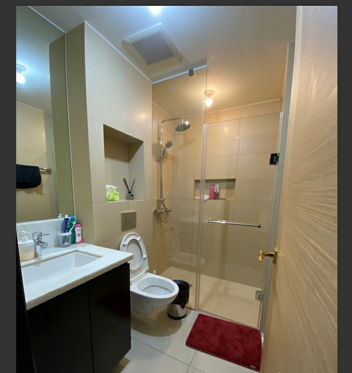 ONE ROCKWELL WEST 2BR FOR SALE**