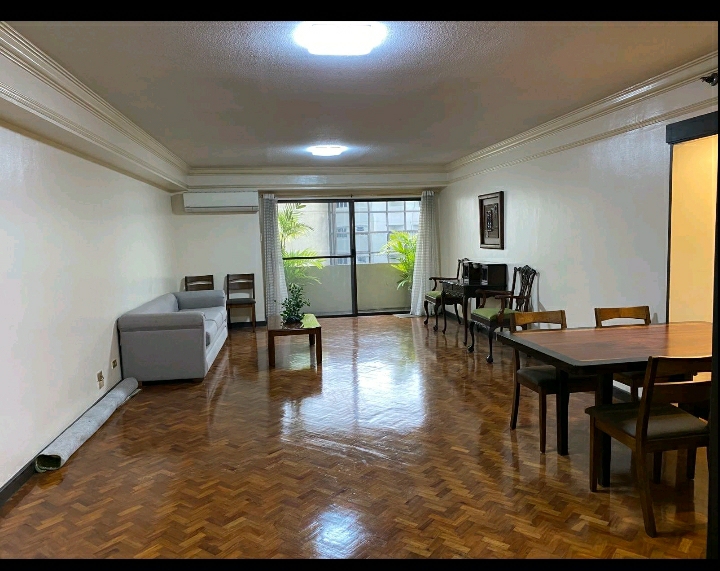 2BR for Sale in Legaspi Village