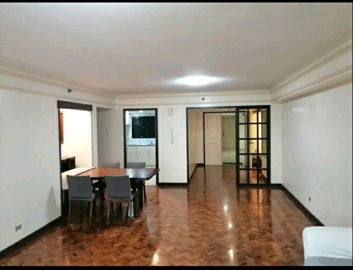 2BR for Sale in Legaspi Village**