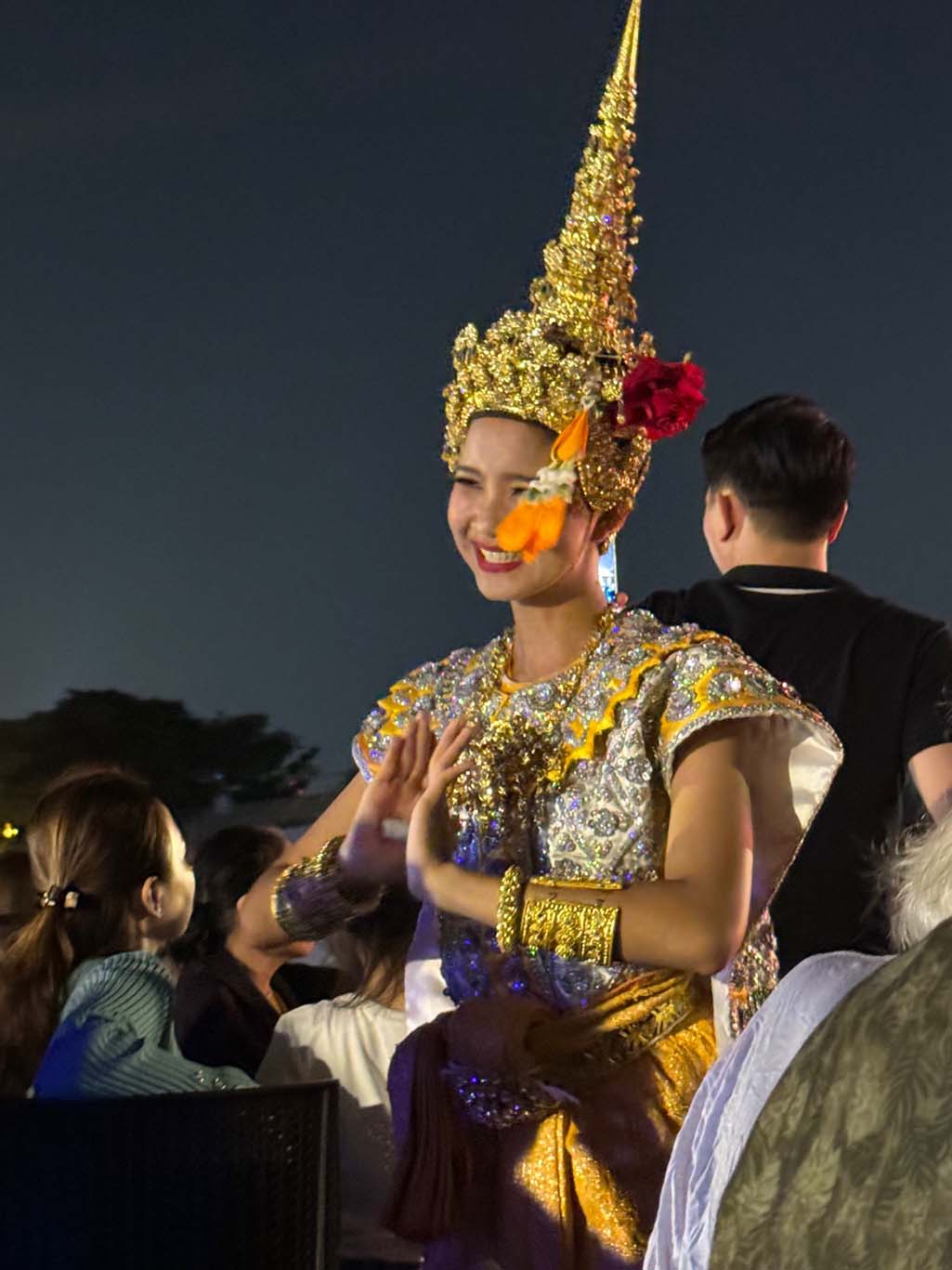 DINNER CRUISE ON THE CHAO PHRAYA RIVER