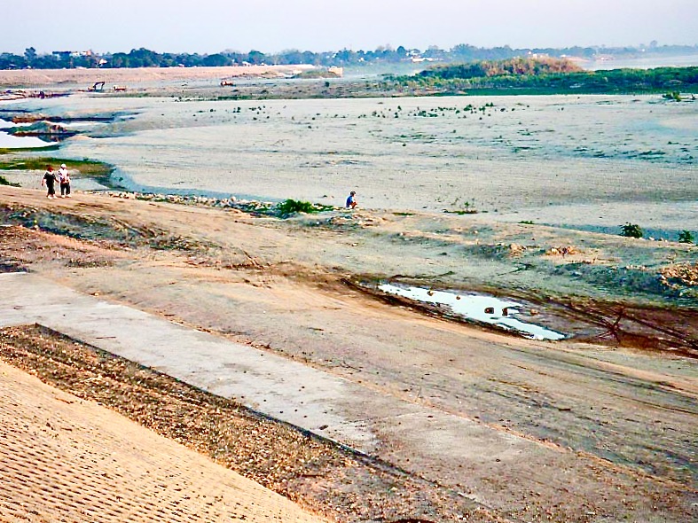  Mekong River flats, Vientiane