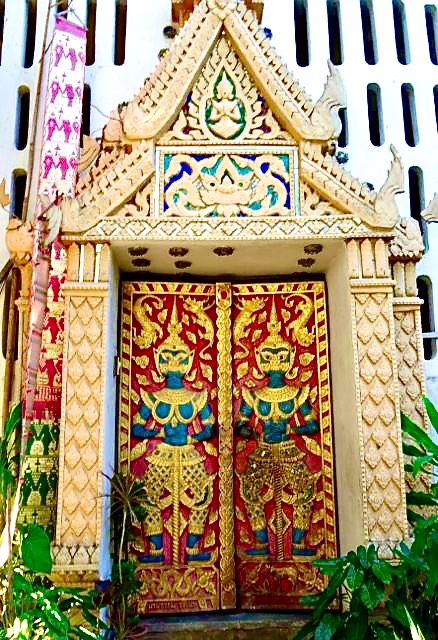 Door, Wat Phanthong
