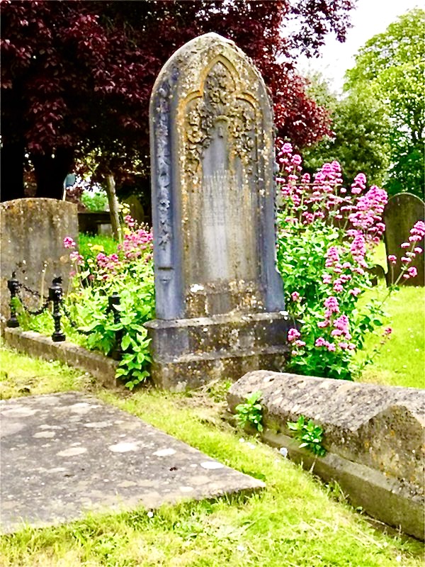 Tetbury, Gloucestershire, churchyard