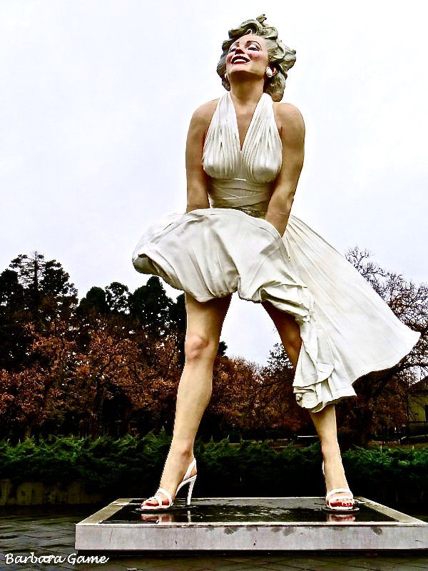 Larger than life - the gorgeous blonde!!