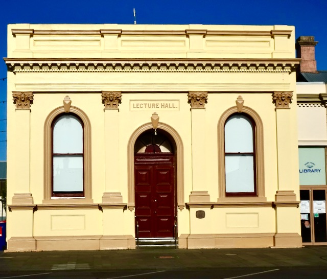 Old bank in Main St, now a lecture hall, attached to the Library