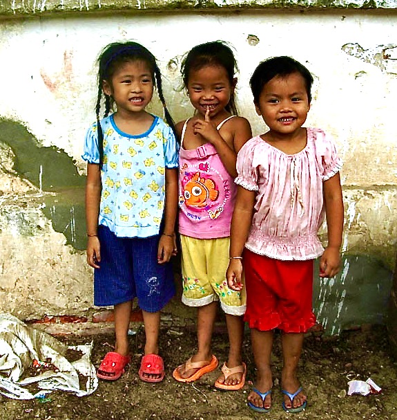 Three girls, Luang Prabang