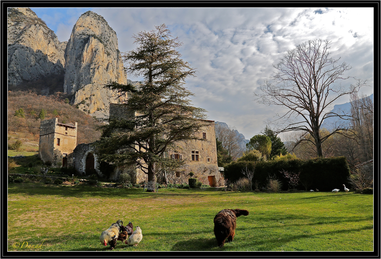 Ancienne ferme fortifie.