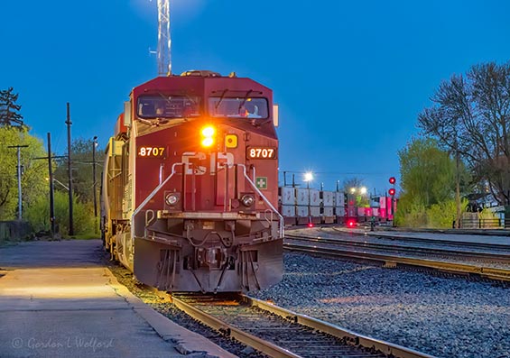 CP 8707 Eastbound At Dawn P1590685
