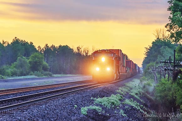 CP 113 Approaching Whites Crossing At Sunrise 90D25337