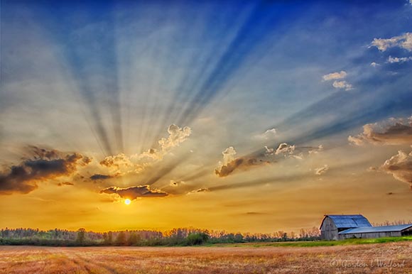 Rising Sun Sunrays & Barn 90D26380-4