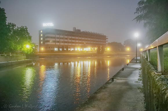Econo Lodge On A Foggy Night 90D31336-40