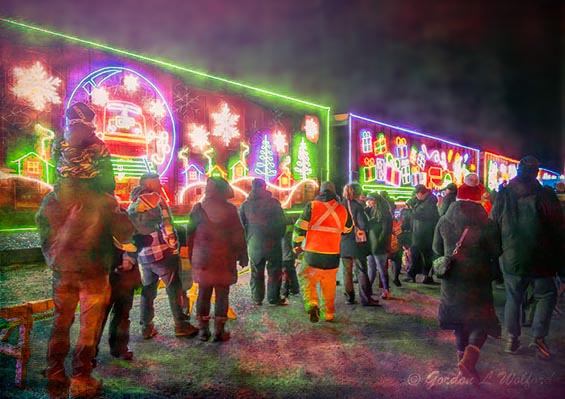 2023 CPKC Holiday Train Start Of Crowd 90D94054 (ts2)