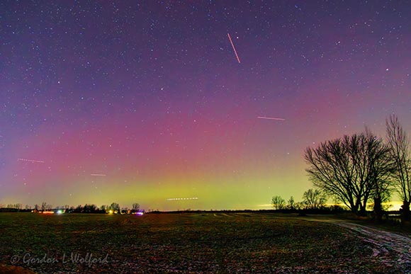 20231213 Aurora & Aircraft Trails 90D96482