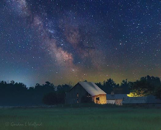 Milky Way Beyond Old Barn 90D71804 (composite)