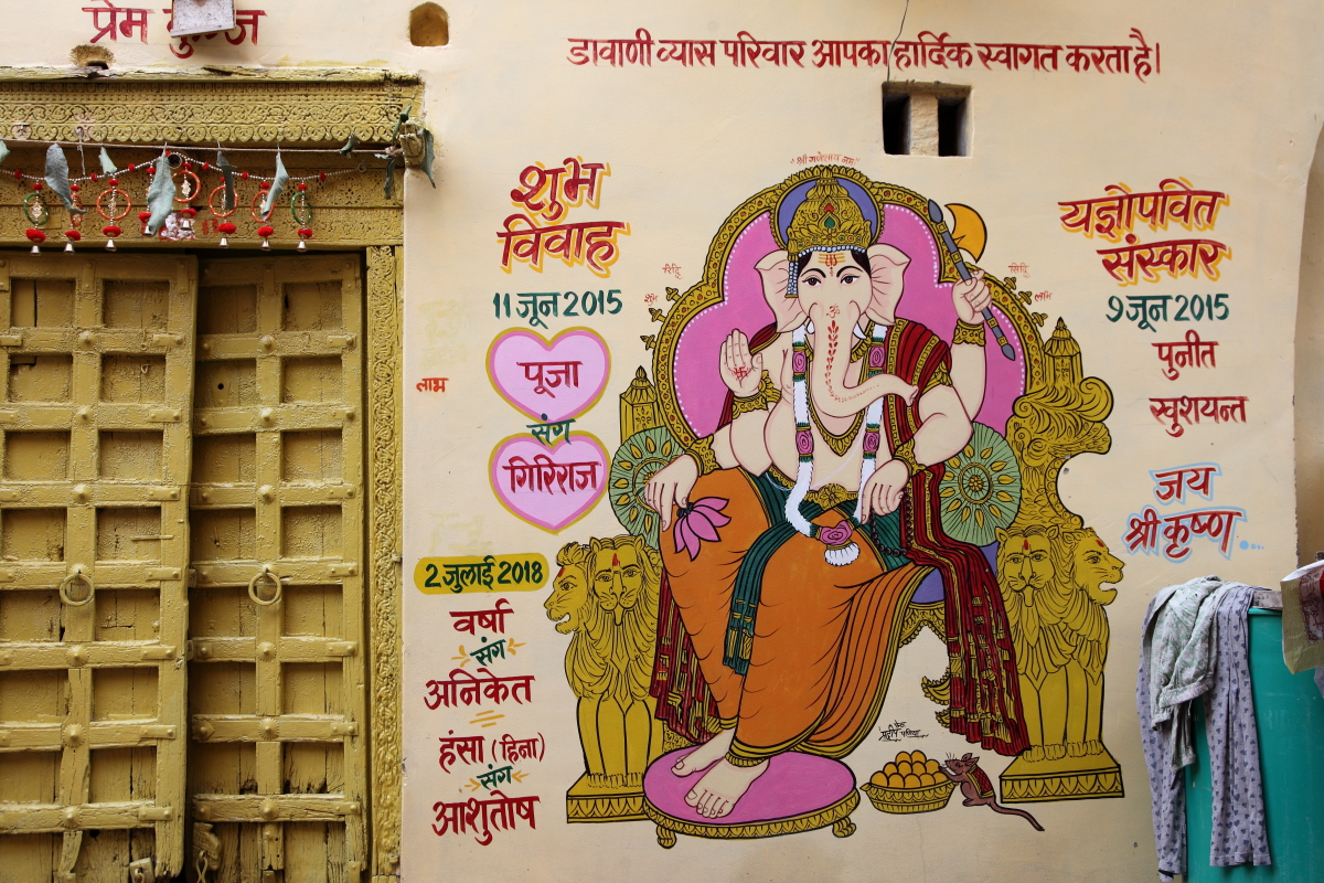 Leffigie protectrice de Ganesh orne de nombreuses faades.