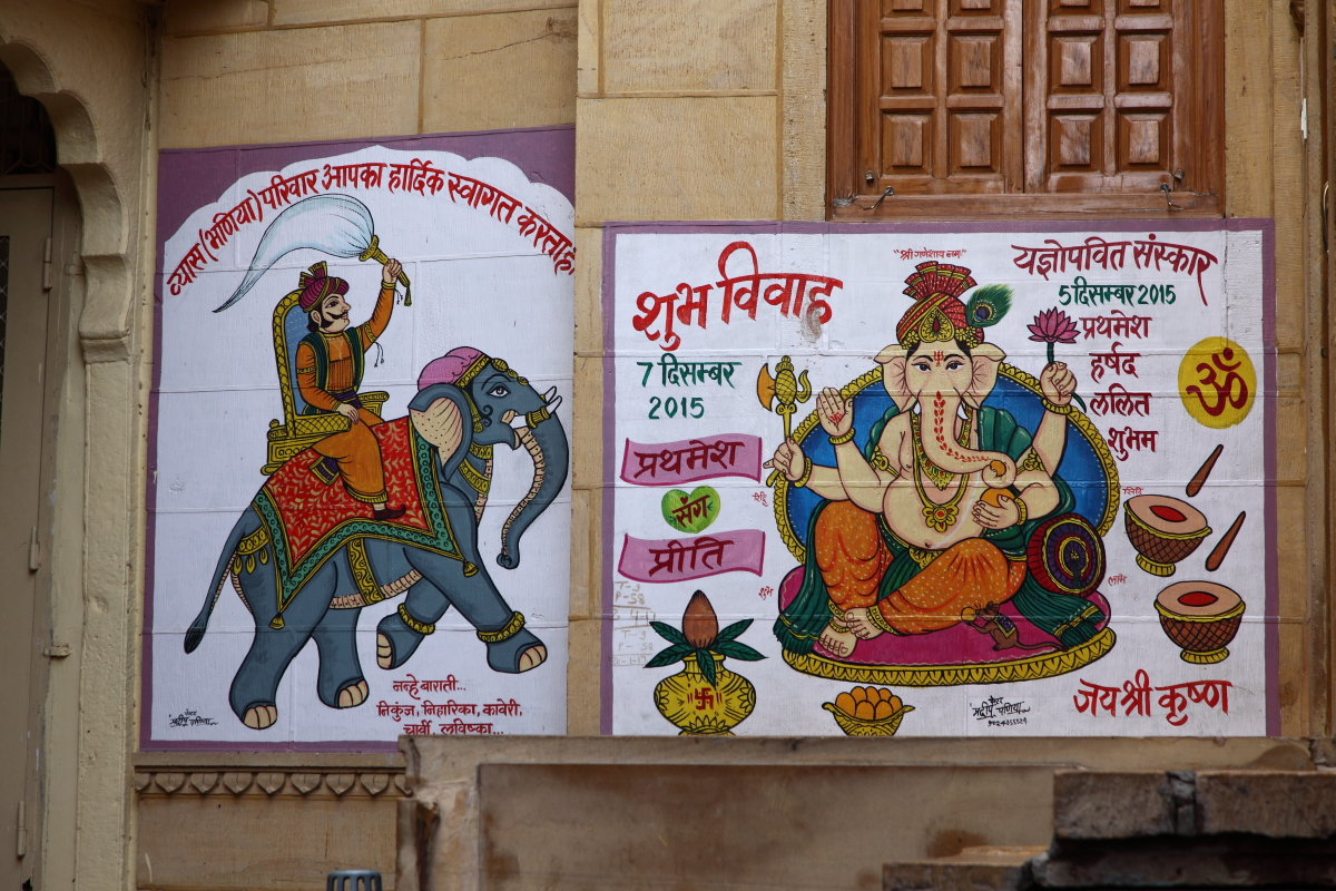 Leffigie protectrice de Ganesh orne de nombreuses faades.