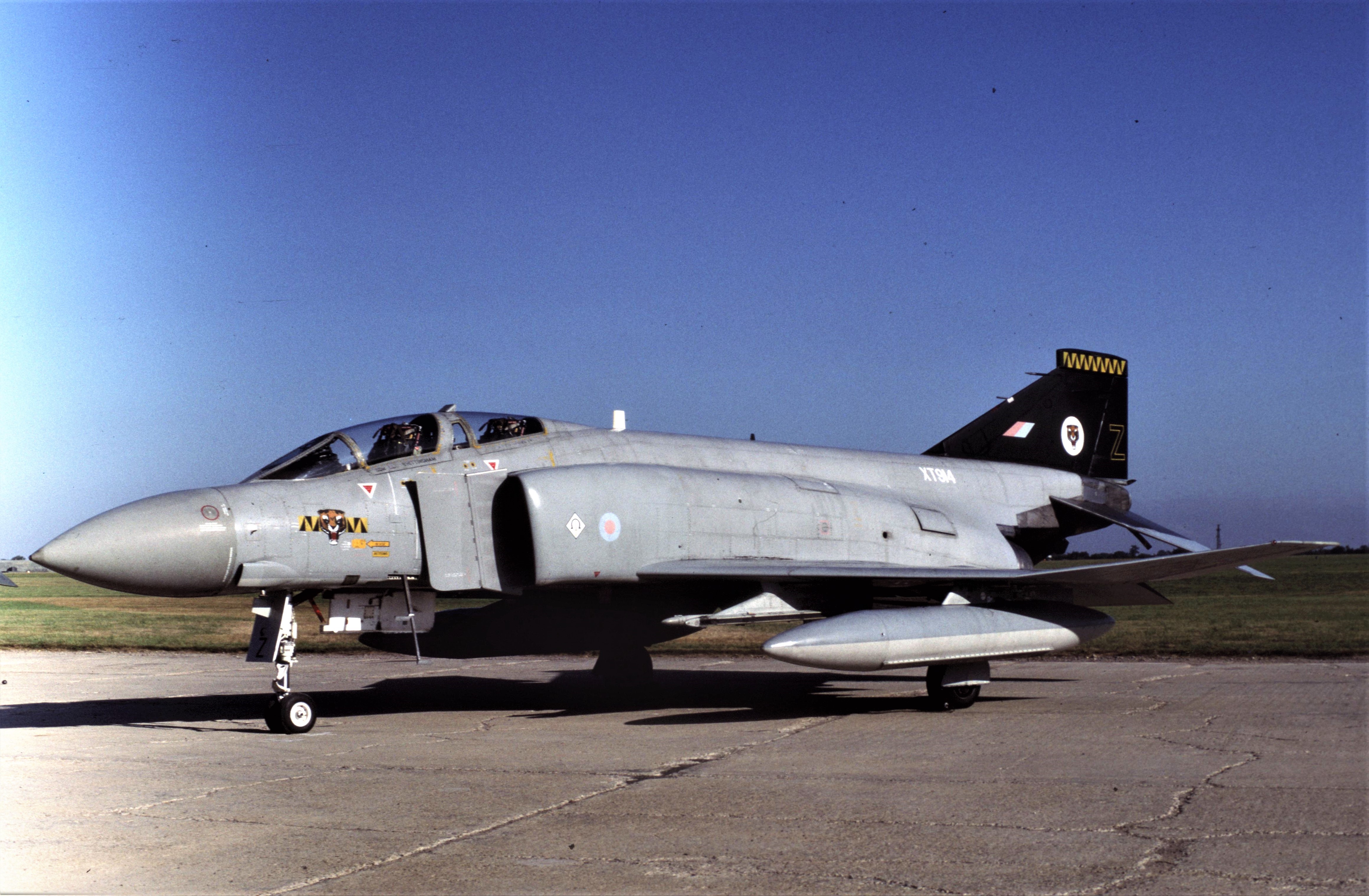 RAF Phantom FGR2 XT914 Z 74 Sqna.jpg