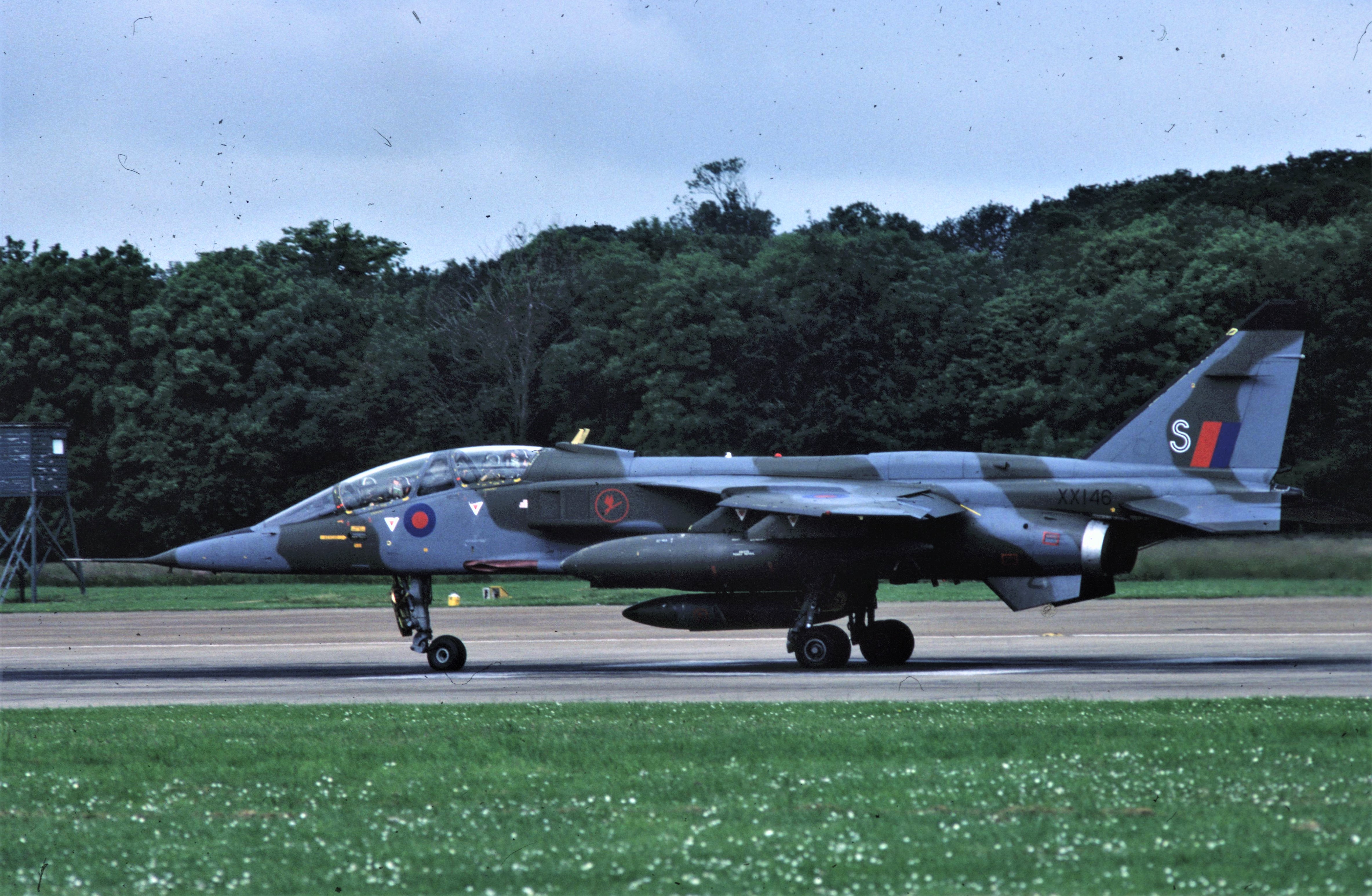 RAF Jaguar T2 XX146 S 6 Sqn.jpg