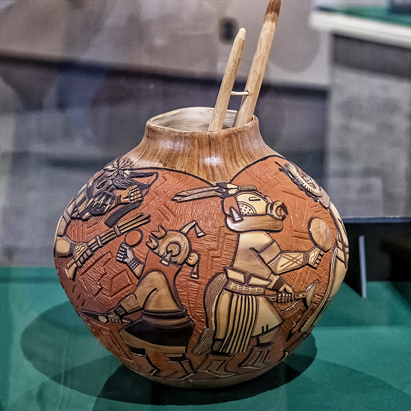 Hopi Kachina vase.jpg
