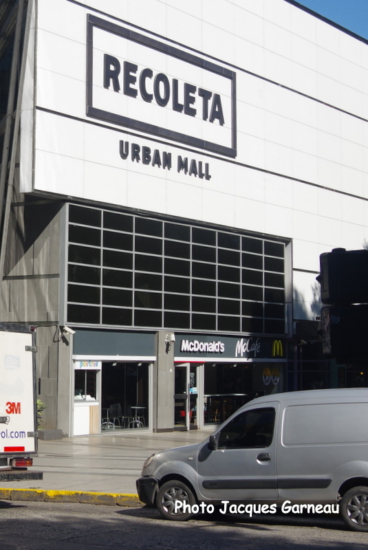 Recoleta Urban Mall, Buenos Aires, Argentine - IMGP0699.JPG