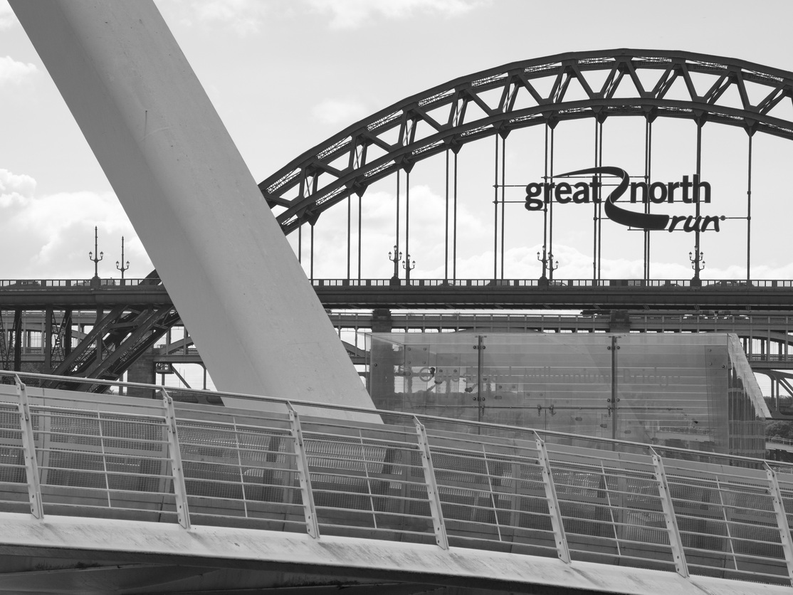 Assorted bridges linking Gateshead and Newcastle BW