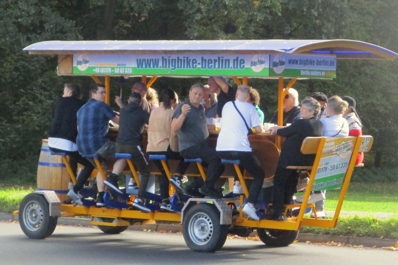 UNTEN WIRD GETRETEN - OBEN WIRD GETRUNKENIMG_8906.JPG