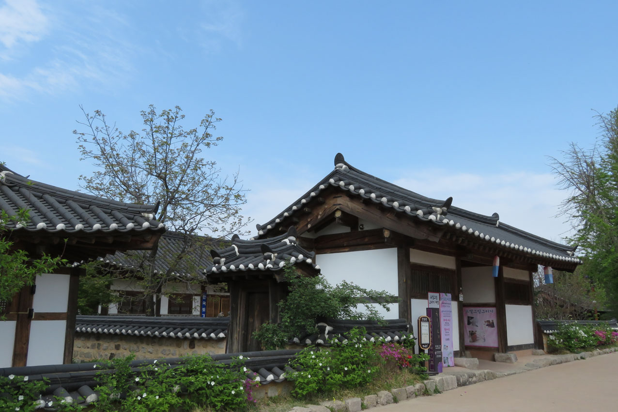 Gyochon Hanok Village