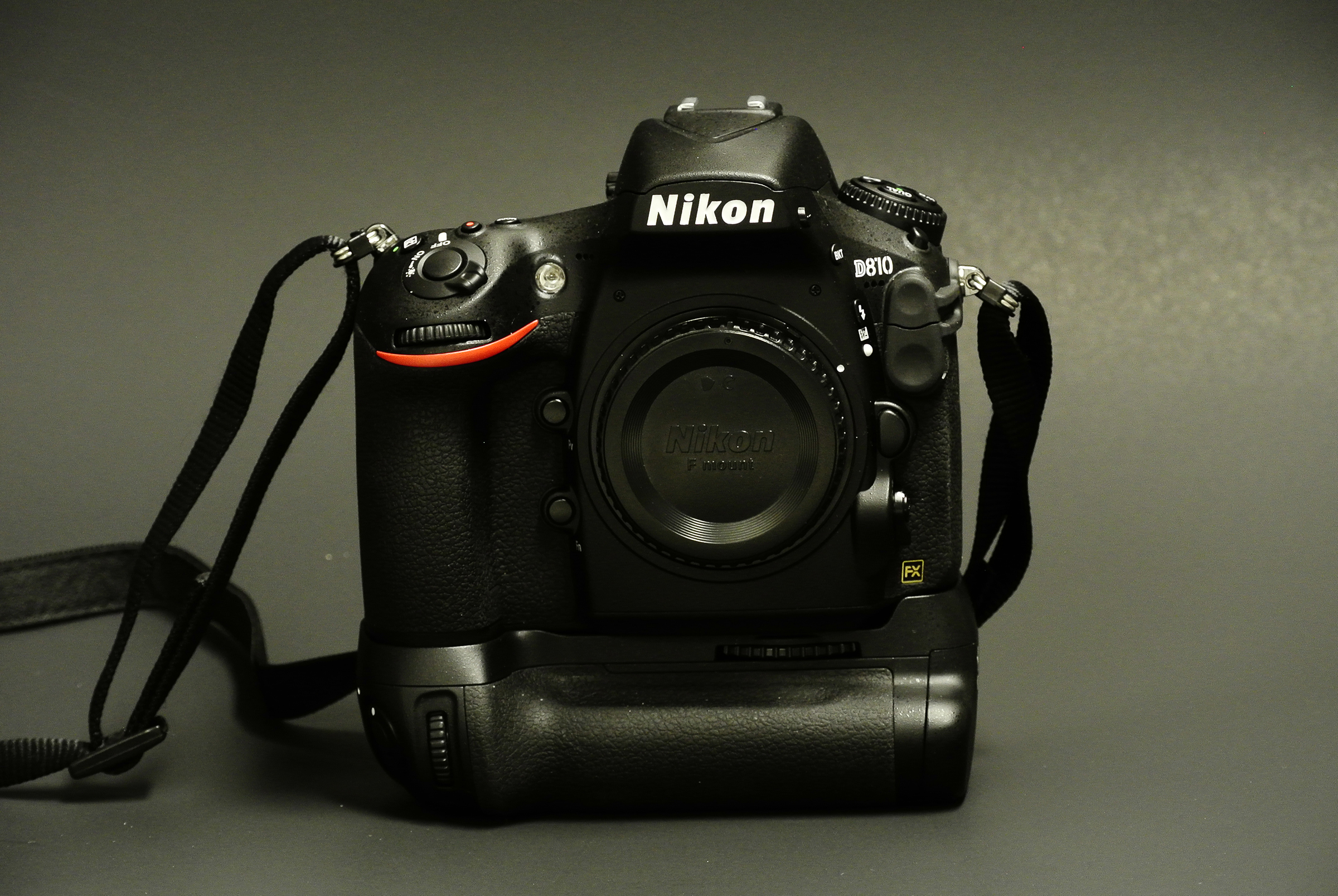 Nikon D810 +MB-D12.JPG
