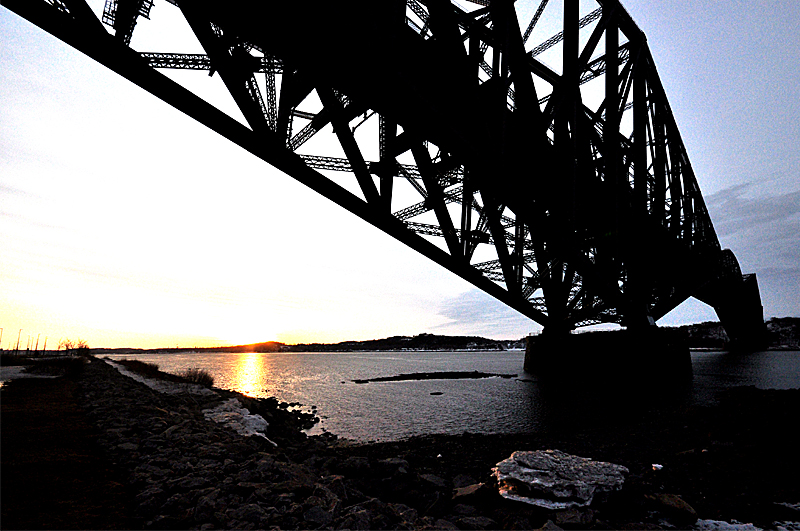 lever de soleil sous le pont