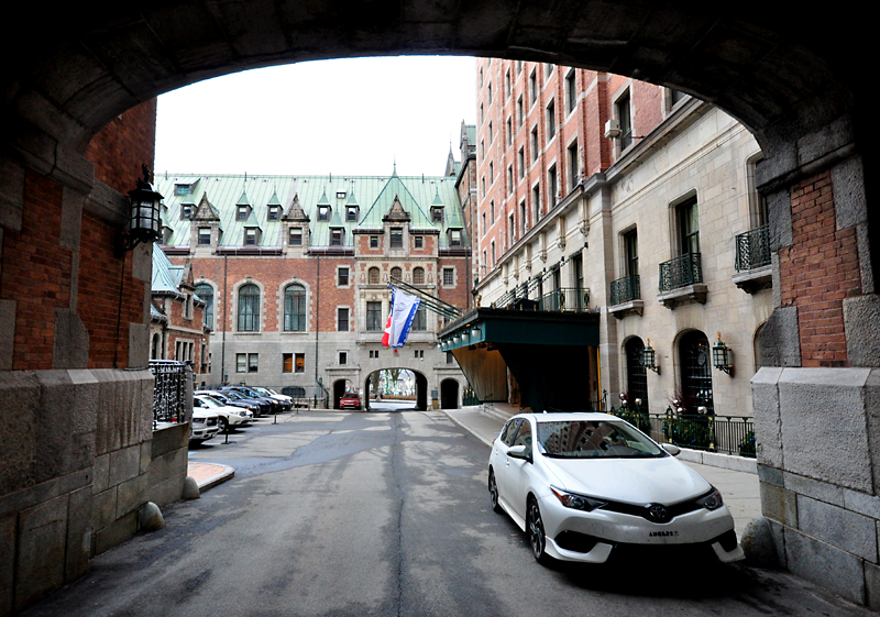 La rue du château