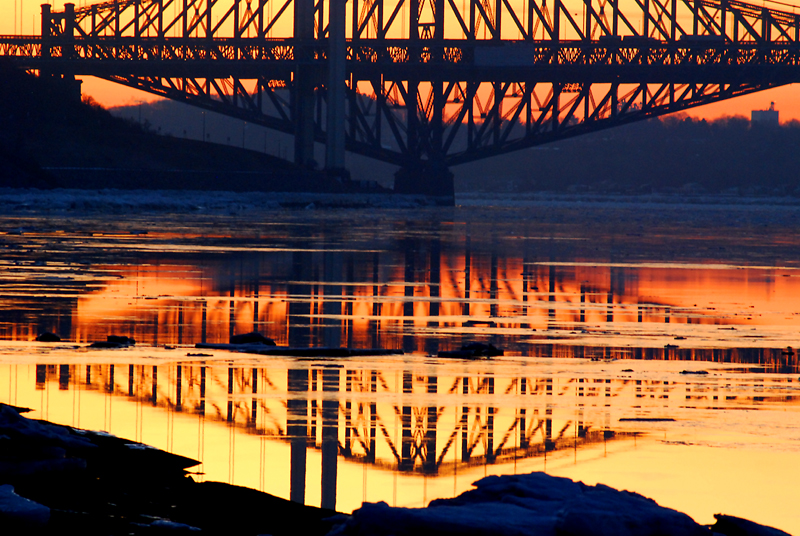 Avant l'aube, le pont de  Qubec