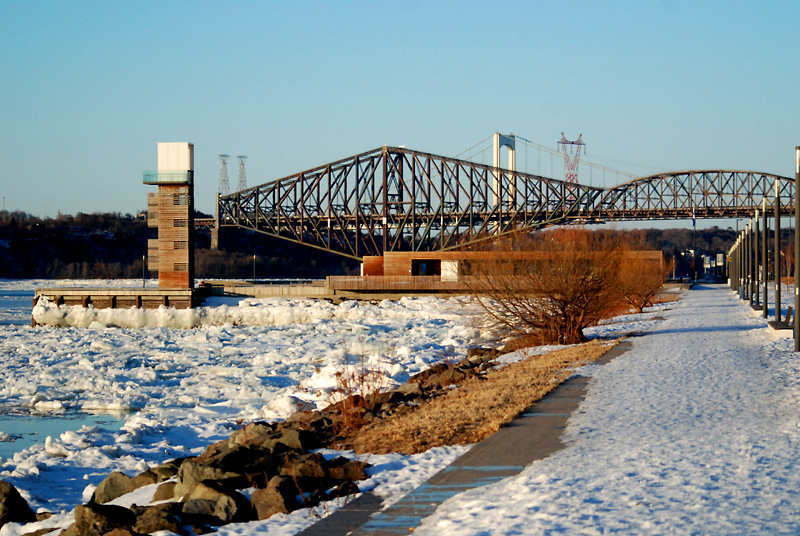 Boul Champlain et les ponts