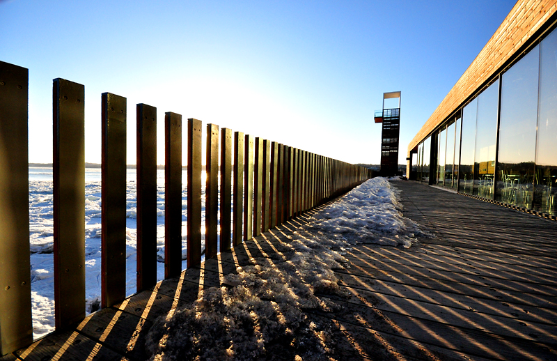 Promenade de Mars le long du fleuve