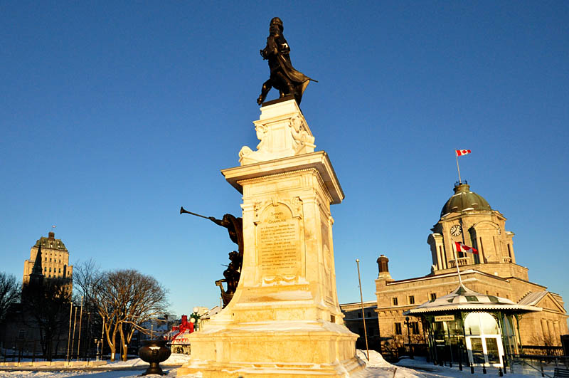 Champlain et sa statue