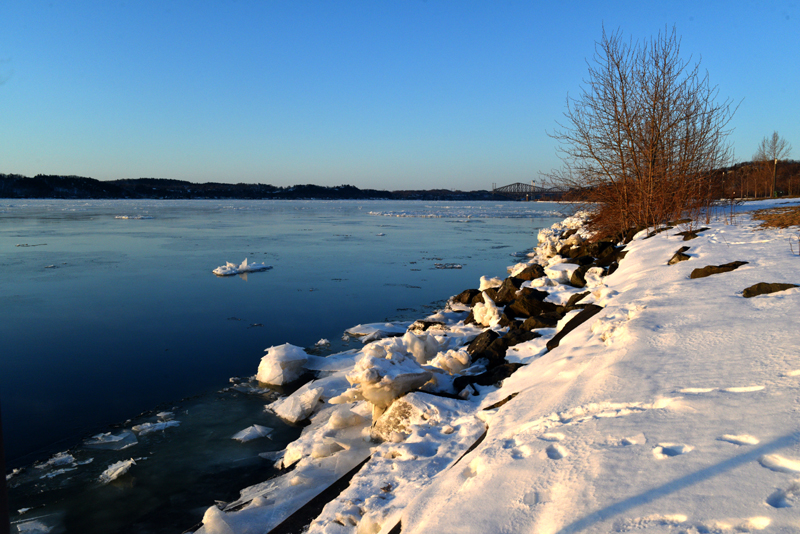 Le long du fleuve, boulevard Champlain