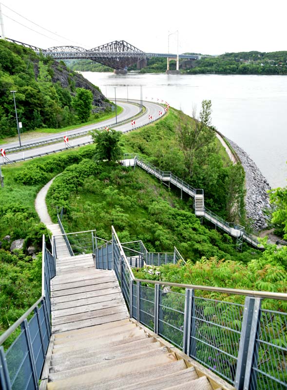 Les ponts vus du sentier des grèves