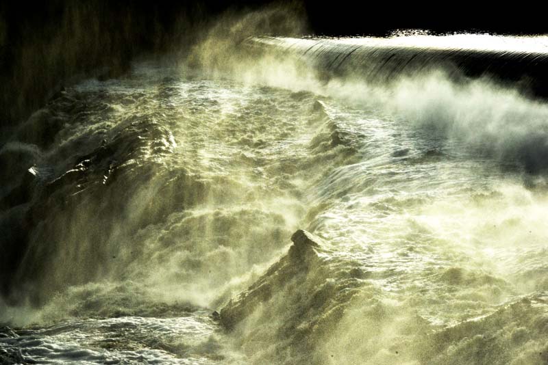 L'eau des crues d'été aux chutes de la Chaudière