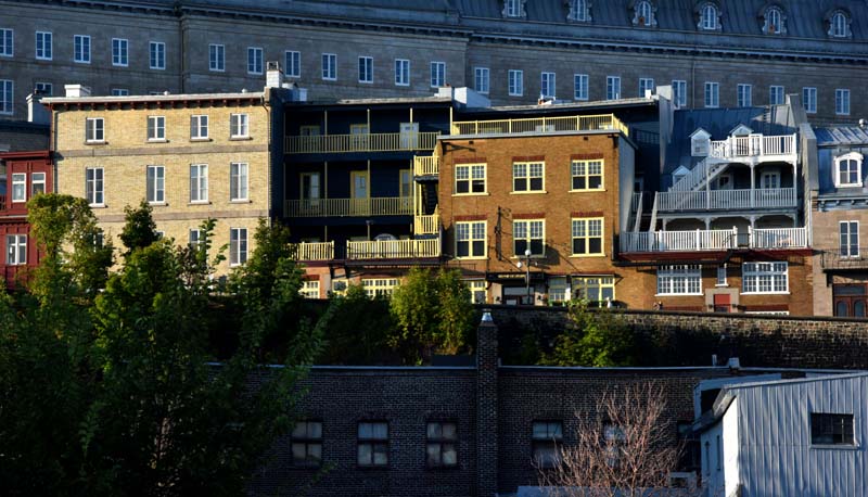 Du Port de Québec, la rue des Remparts